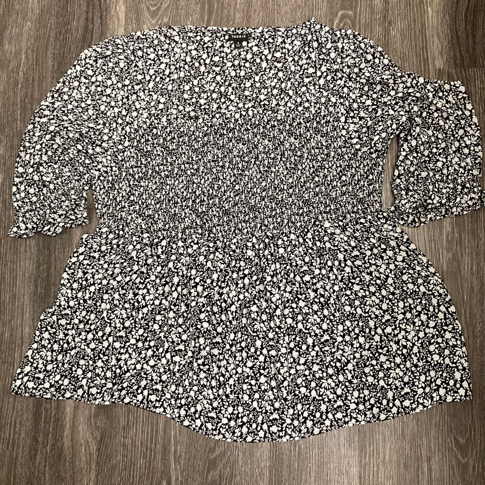 Torrid 4 Smocked Babydoll Floral Chiffon Blouse 4x 26